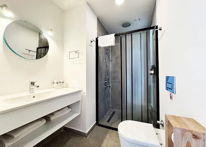 Bed and Breakfast Vineyard - Over 14 Years Old Only